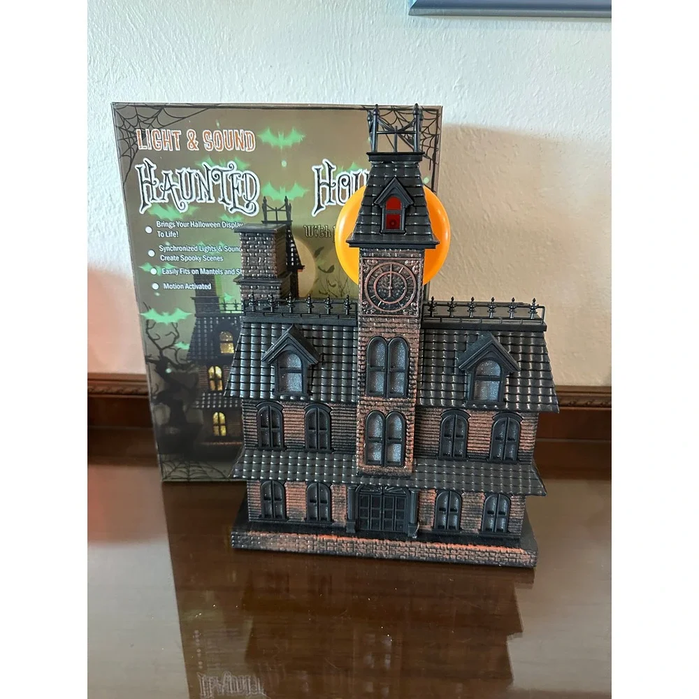 2023 Cracker Barrel Haunted House Mansion Animated Light Sound Bat Projection